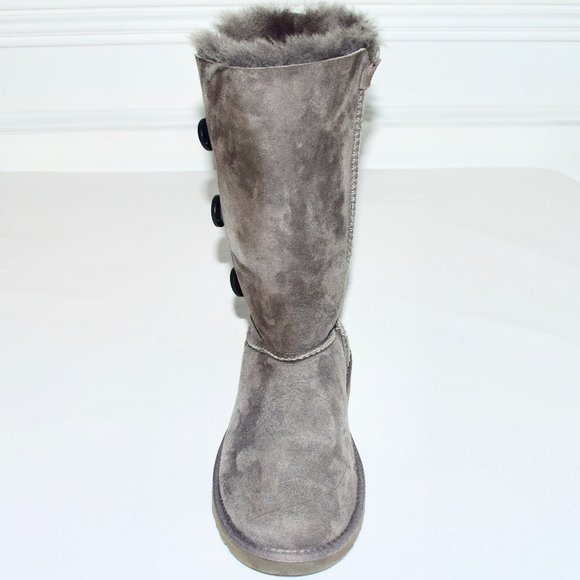 UGG Like New! Bailey Button Triplet Grey Sheepskin Boots - Size 5 - Picture 4 of 11